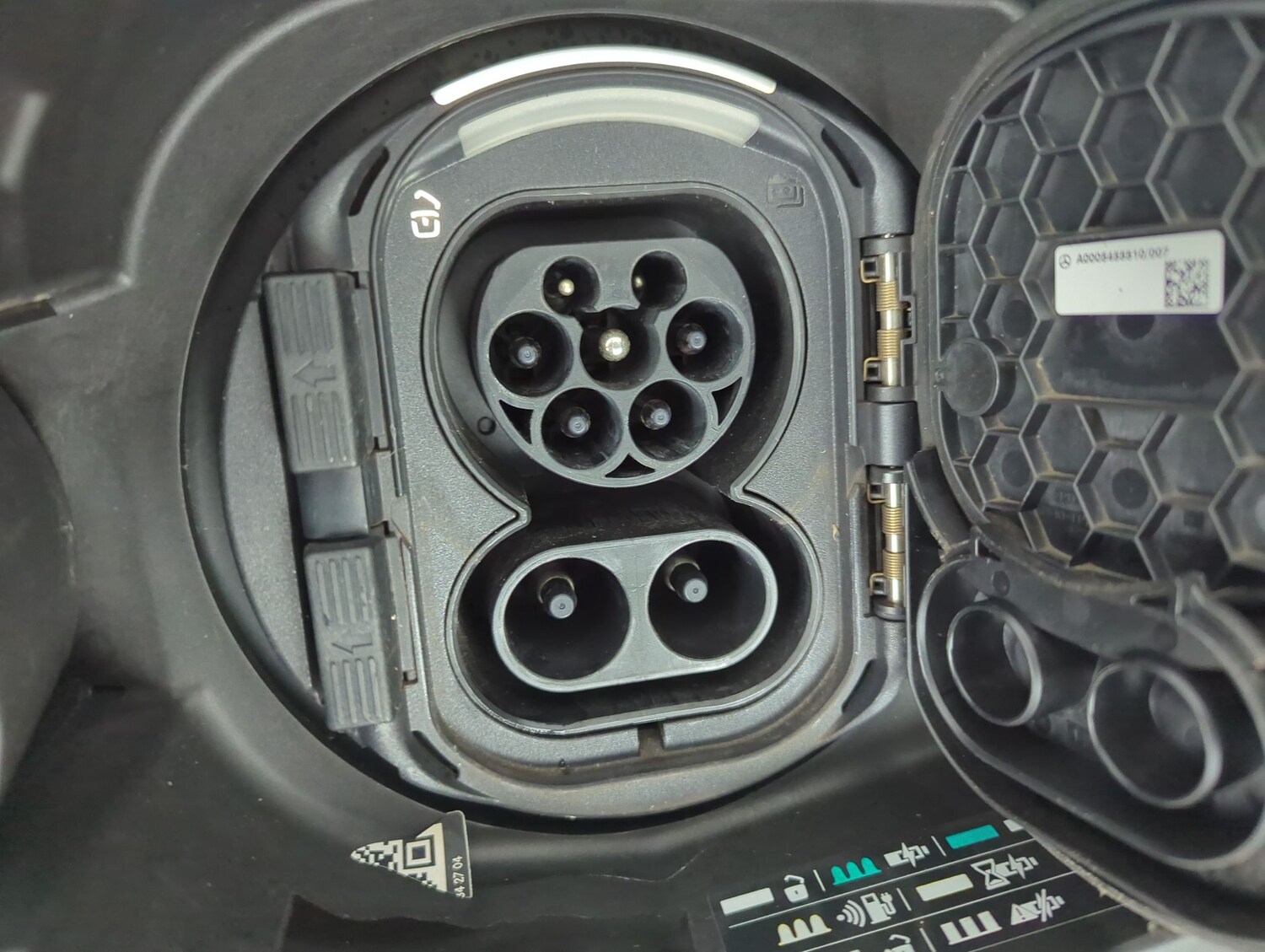 Used Mercedes-Benz EQC for sale - 77760305: Photo 39