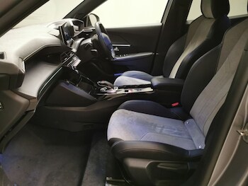 Used Peugeot 2008 2021 for sale - 77493045: Photo