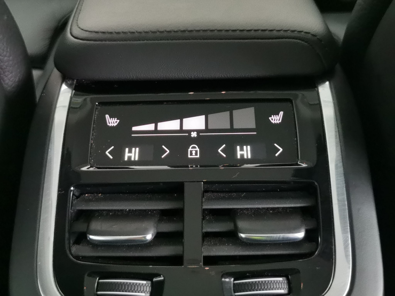 Used Volvo XC60 2023 for sale - 76738731: Photo 26