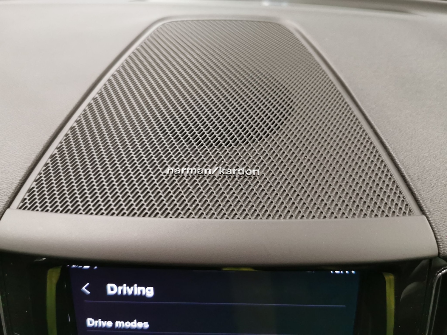 Used Volvo XC60 2023 for sale - 76738731: Photo 5