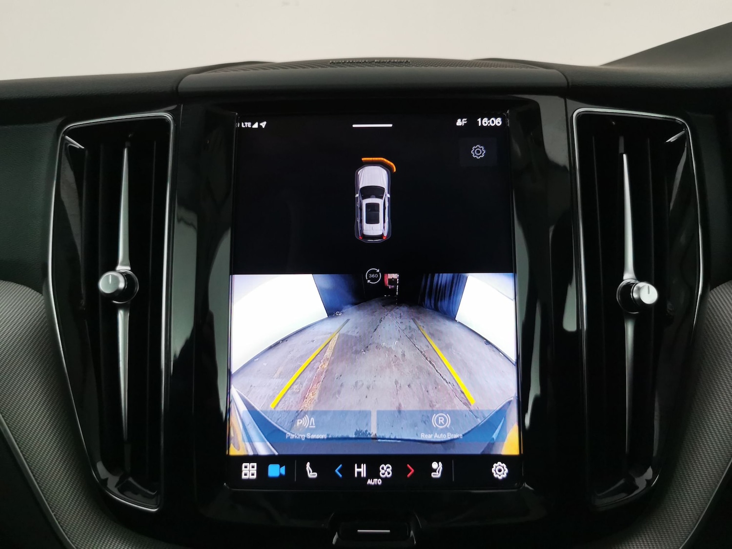 Used Volvo XC60 2023 for sale - 76738731: Photo 7