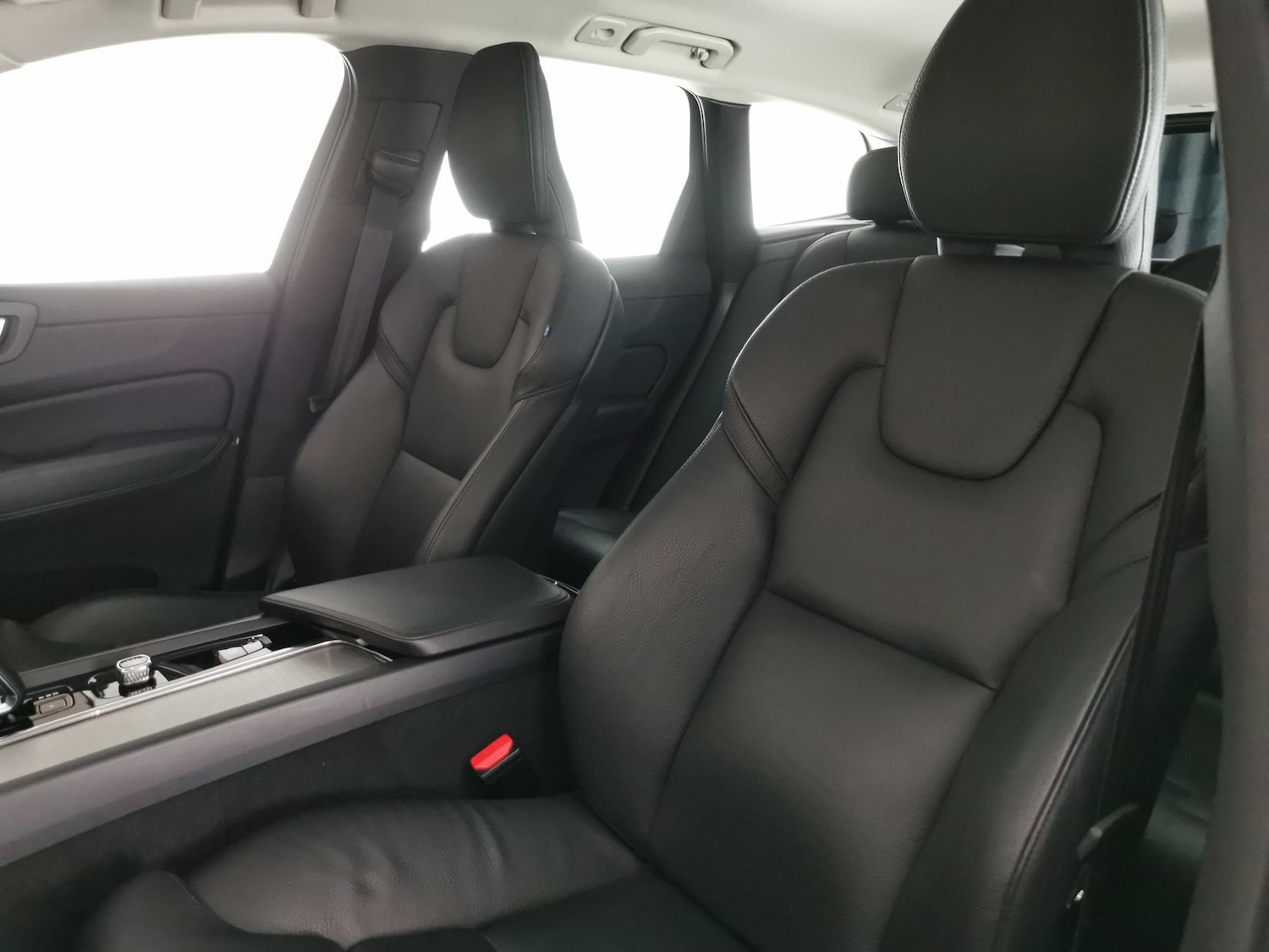 Used Volvo XC60 2023 for sale - 76738731: Photo 8