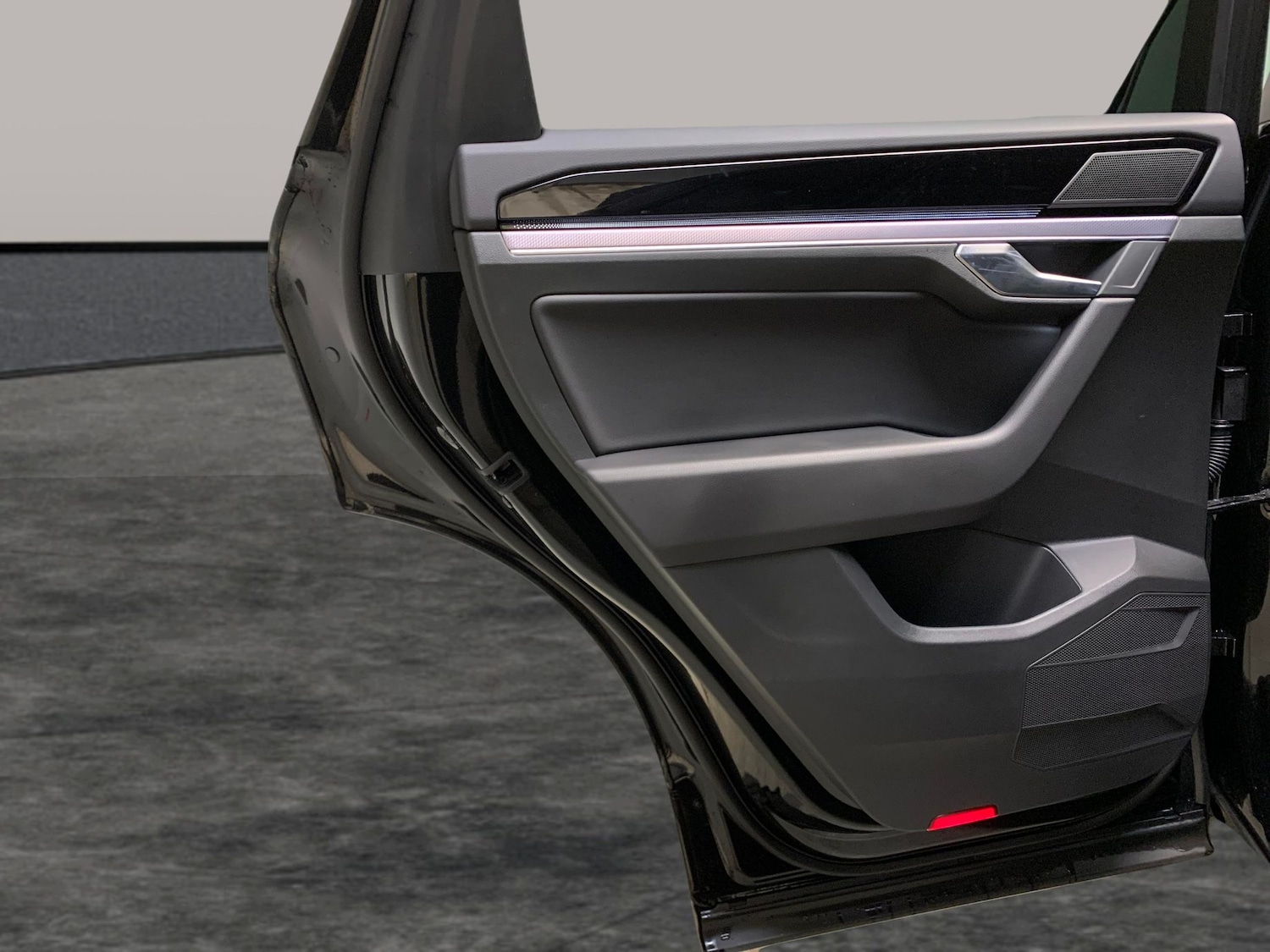 Used Volkswagen Touareg 2023 for sale - 76935156: Photo 22