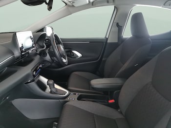 Used Toyota Yaris 2023 for sale - 77706573: Photo