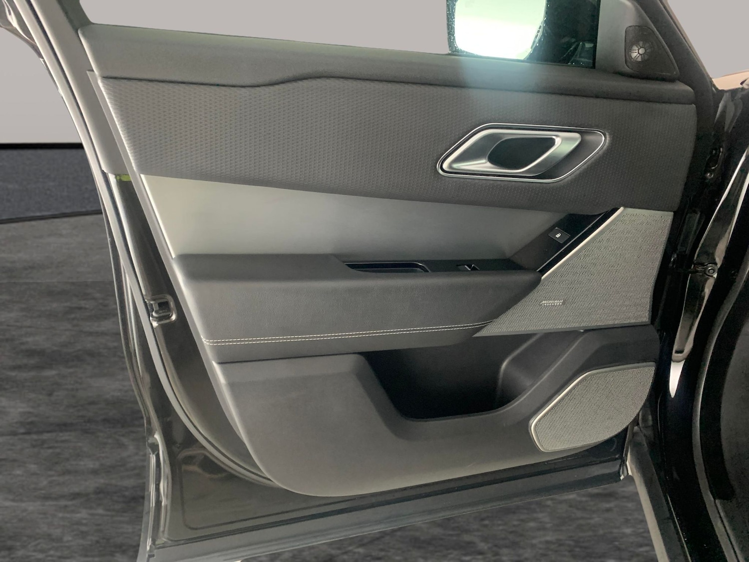 Used Land Rover Range Rover Velar 2021 for sale - 76540347: Photo 32