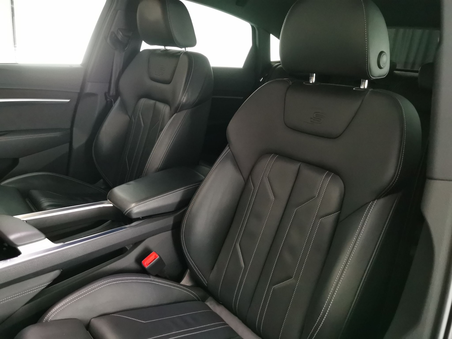 Used Audi e-tron 2023 for sale - 77210878: Photo 6