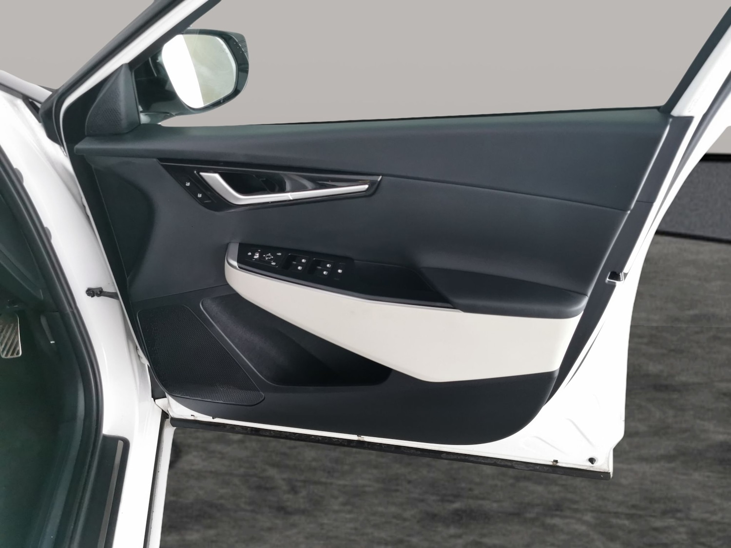 Used Kia EV6 2023 for sale - 77286111: Photo 31