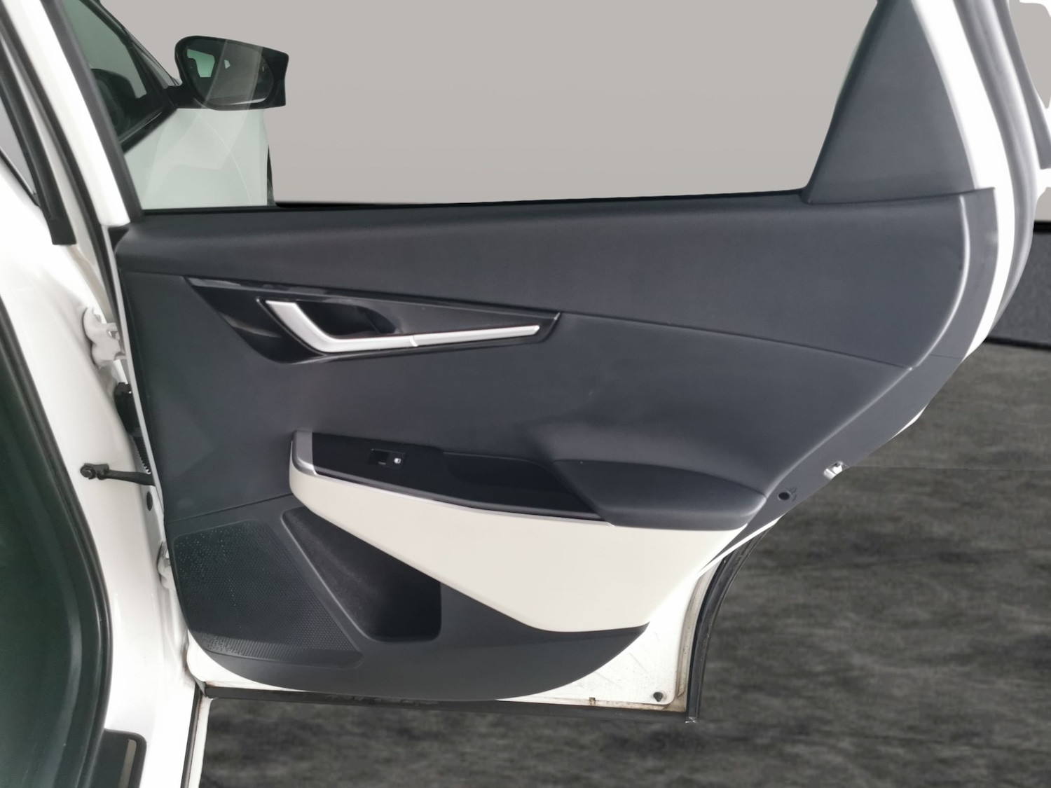 Used Kia EV6 2023 for sale - 77286111: Photo 32