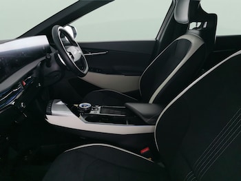 Used Kia EV6 2023 for sale - 77286111: Photo