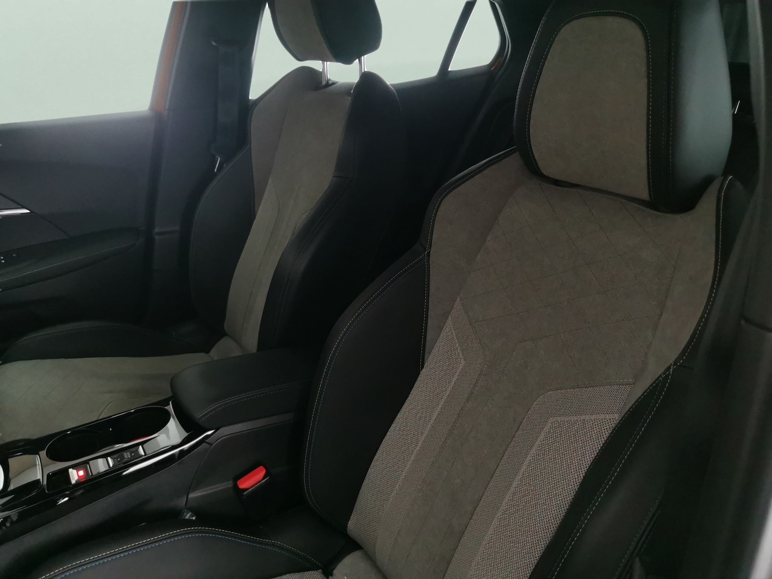 Used Peugeot E-2008 2021 for sale - 77061929: Photo 7