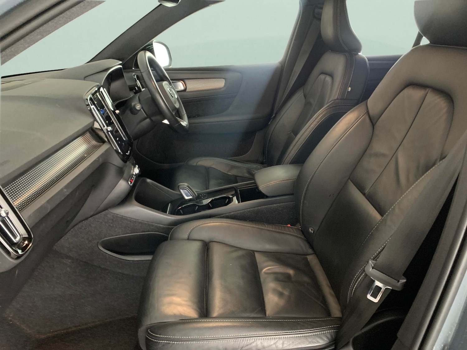 Used Volvo XC40 2021 for sale - 76704172: Photo 4