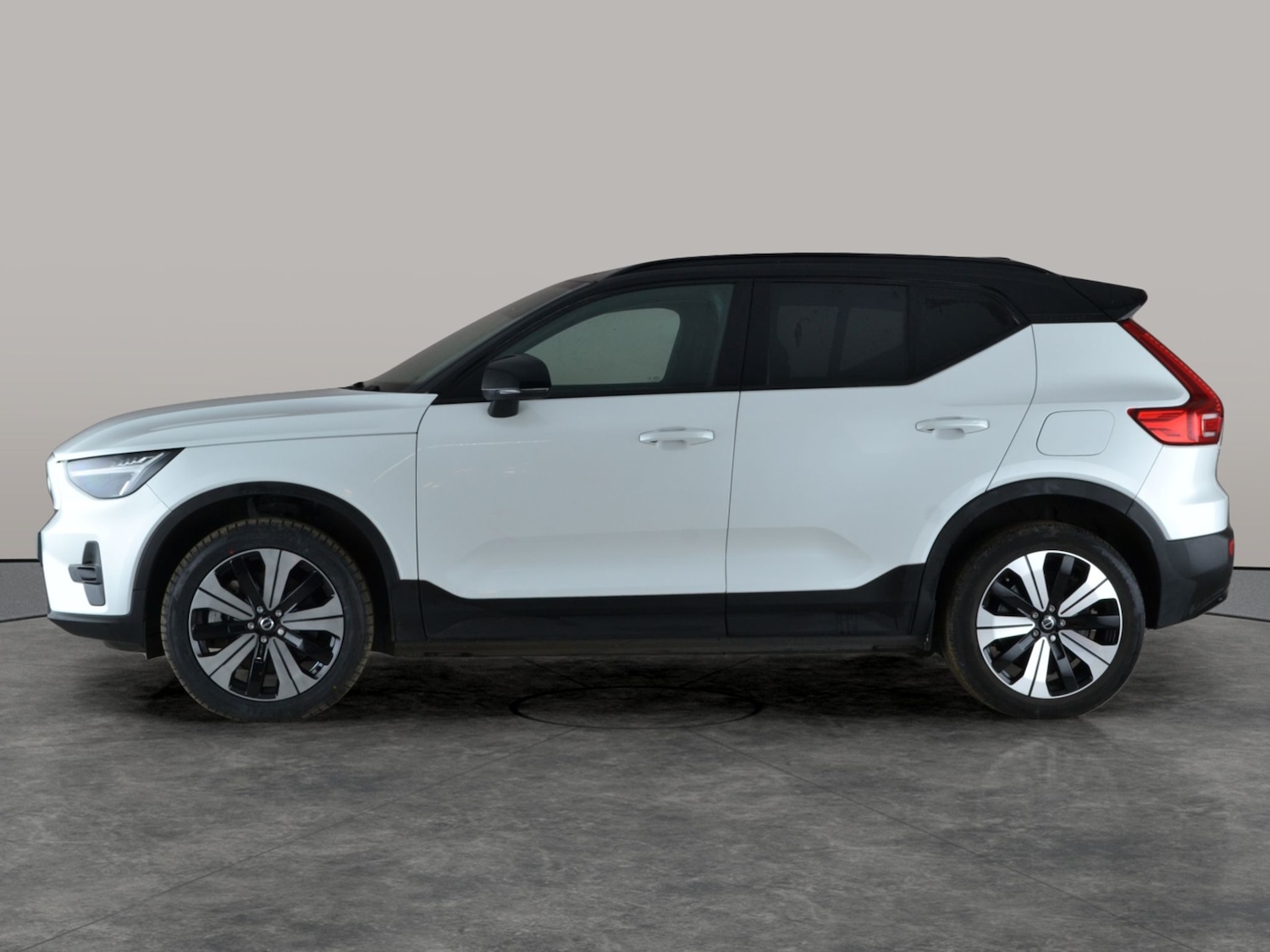 Used Volvo XC40 2023 for sale - 77094391: Photo 11