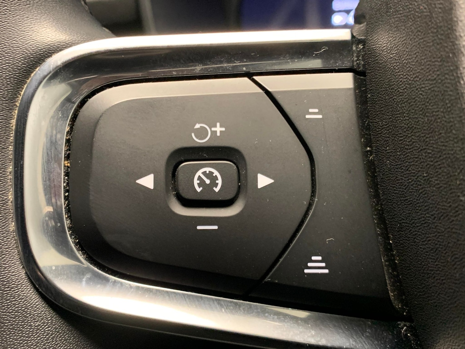 Used Volvo XC40 2023 for sale - 77094391: Photo 15