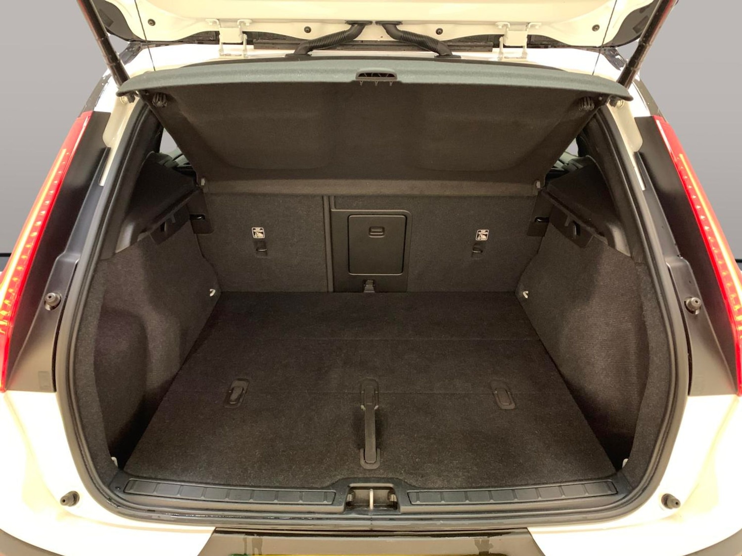 Used Volvo XC40 2023 for sale - 77094391: Photo 28