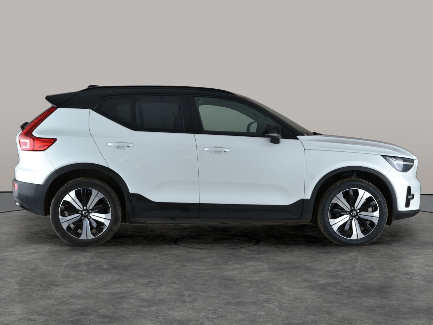 Used Volvo XC40 2023 for sale - 77094391: Photo 7
