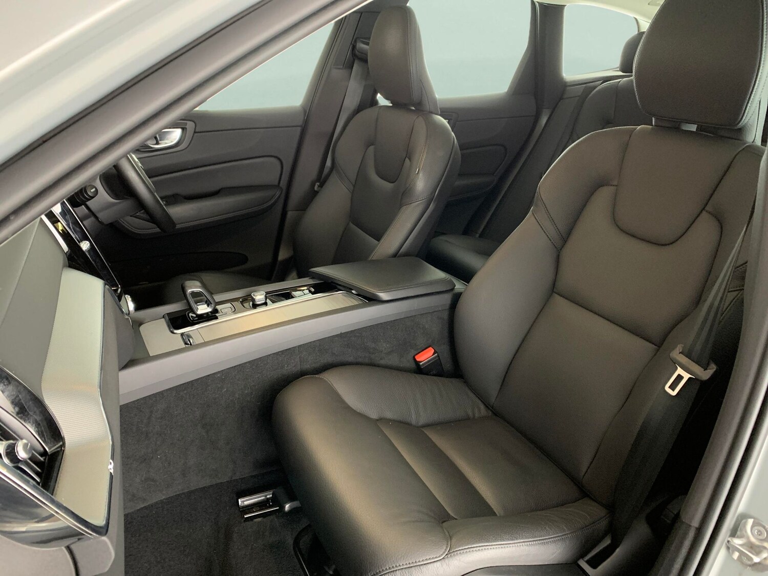 Used Volvo XC60 2024 for sale - 77894234: Photo 6