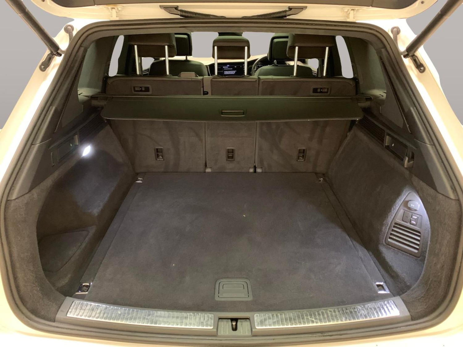 Used Volkswagen Touareg 2021 for sale - 78051784: Photo 31