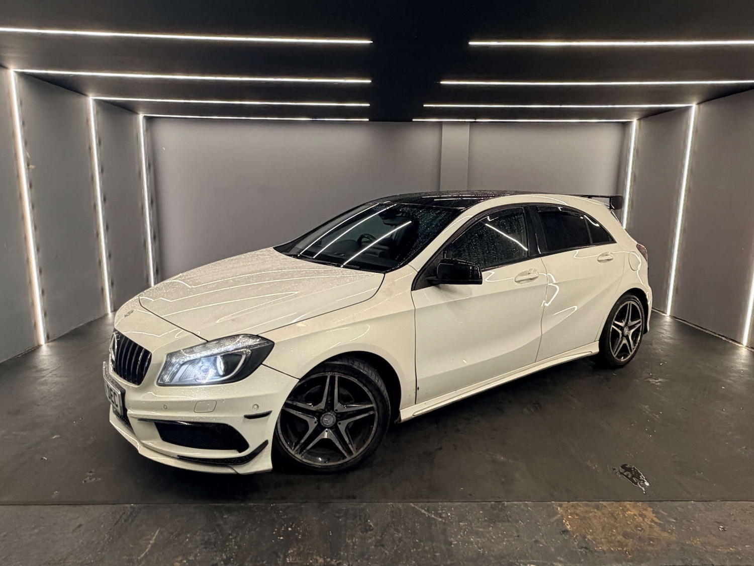 Used Mercedes-Benz A-Class 2013 for sale - 77694629: Photo 2