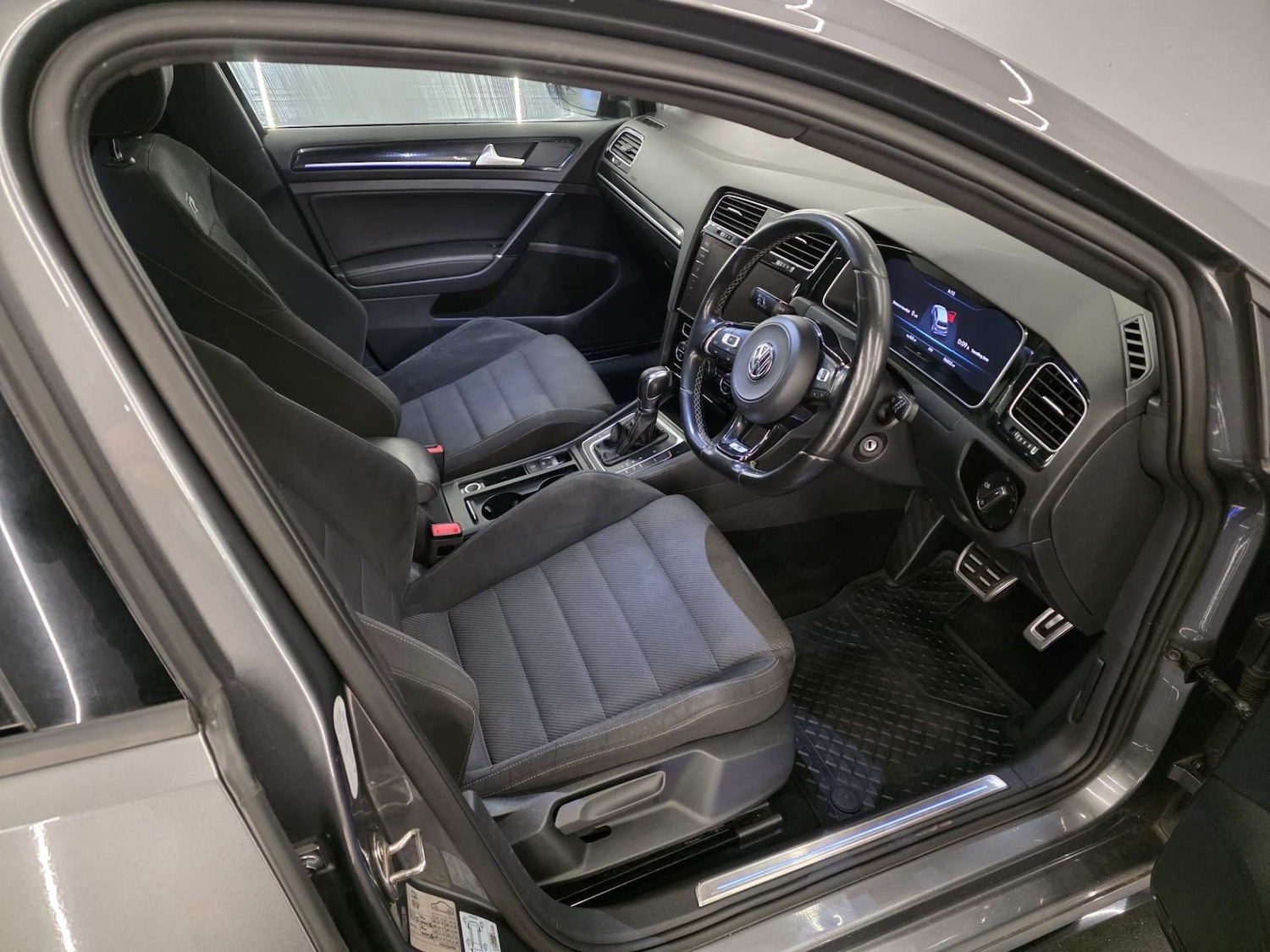 Used Volkswagen Golf 2017 for sale - 77152854: Photo 9