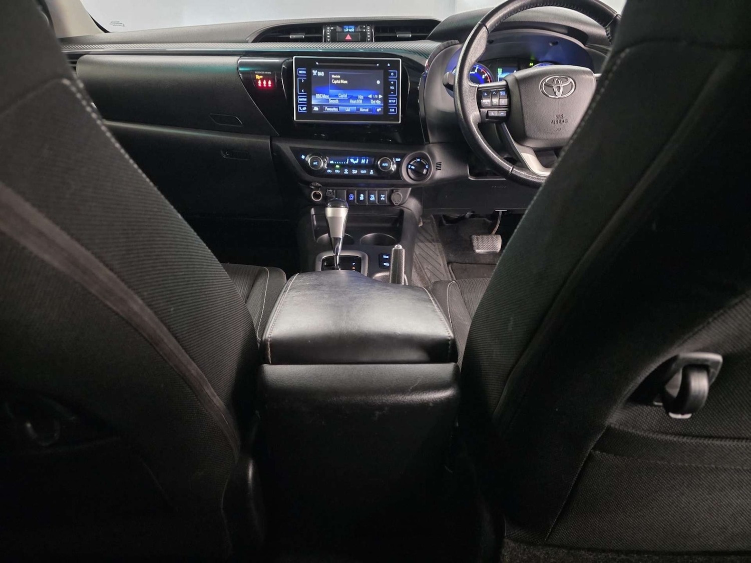 Used Toyota Hilux 2019 for sale - 77604008: Photo 12