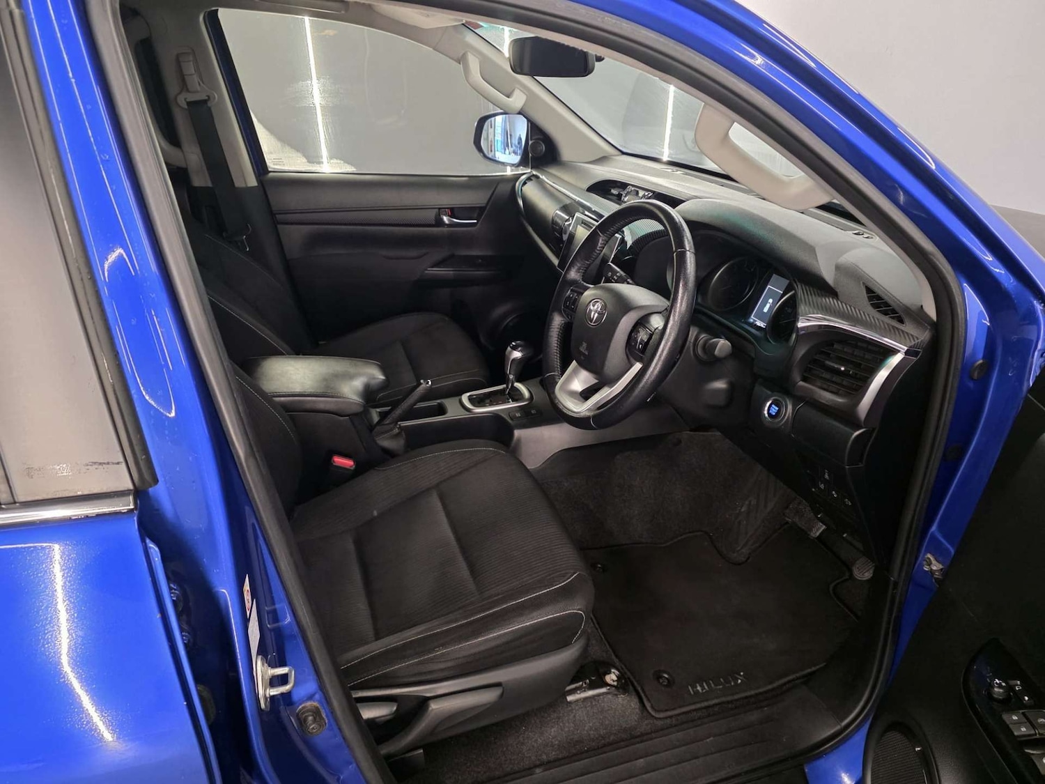 Used Toyota Hilux 2019 for sale - 77604008: Photo 9