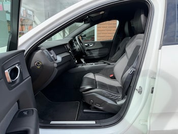 Used Volvo XC60 2019 for sale - 78796192: Photo