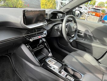 Used Peugeot 2008 2023 for sale - 76189471: Photo
