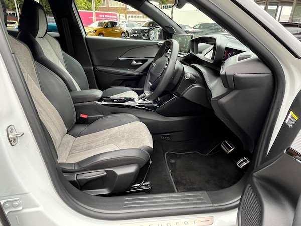 Used Peugeot E-2008 2021 for sale - 76306882: Photo 13