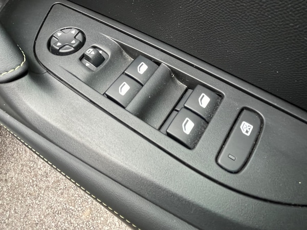 Used Peugeot E-2008 2021 for sale - 76306882: Photo 28