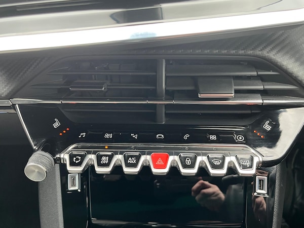 Used Peugeot E-2008 2021 for sale - 76306882: Photo 37