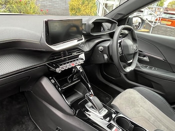 Used Peugeot E-2008 2021 for sale - 76306882: Photo 3