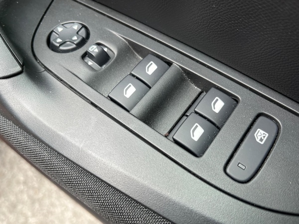 Used Peugeot E-2008 2021 for sale - 76260005: Photo 29