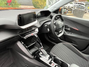Used Peugeot E-2008 2021 for sale - 76260005: Photo 3