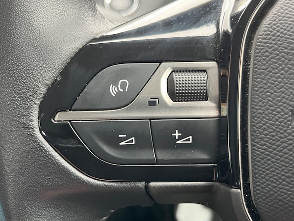 Used Peugeot E-2008 2021 for sale - 76260005: Photo 41