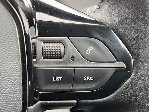 Used Peugeot E-2008 2021 for sale - 76260005: Photo 47