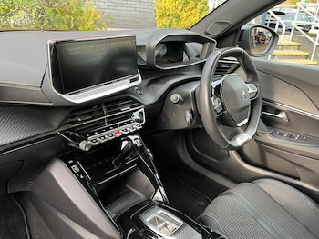 Used Peugeot E-2008 2022 for sale - 76633859: Photo