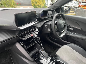 Used Peugeot E-2008 2021 for sale - 76307184: Photo