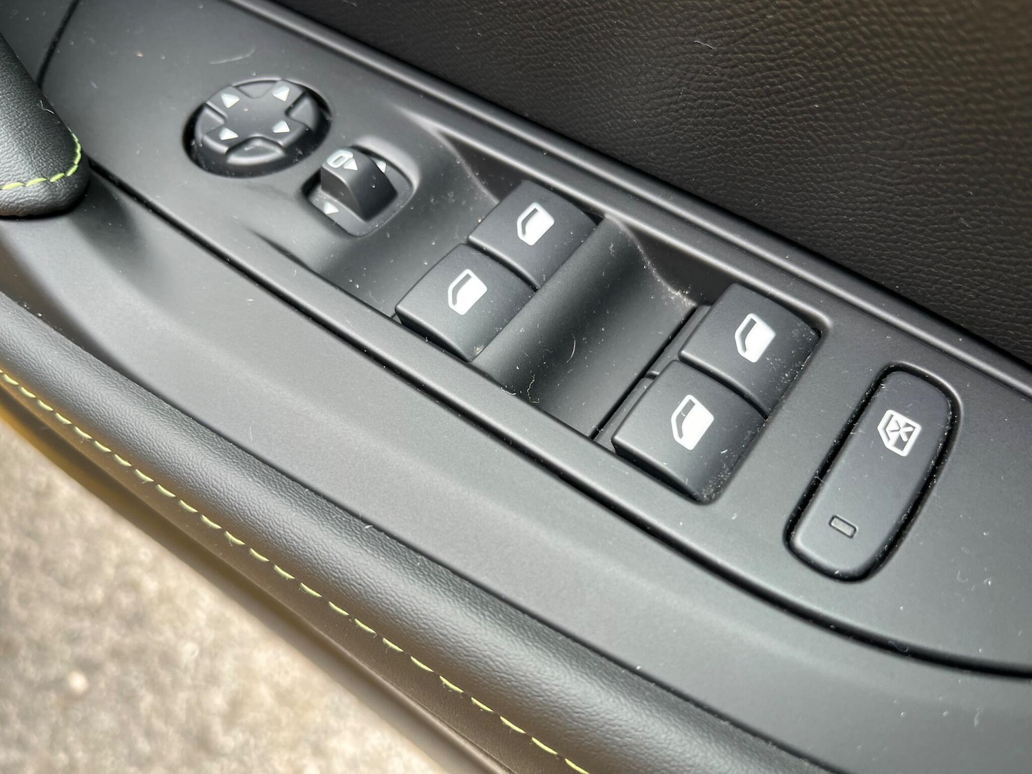 Used Peugeot 208 2023 for sale - 76188799: Photo 24