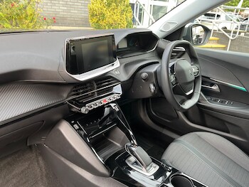 Used Peugeot E-2008 2021 for sale - 76188904: Photo