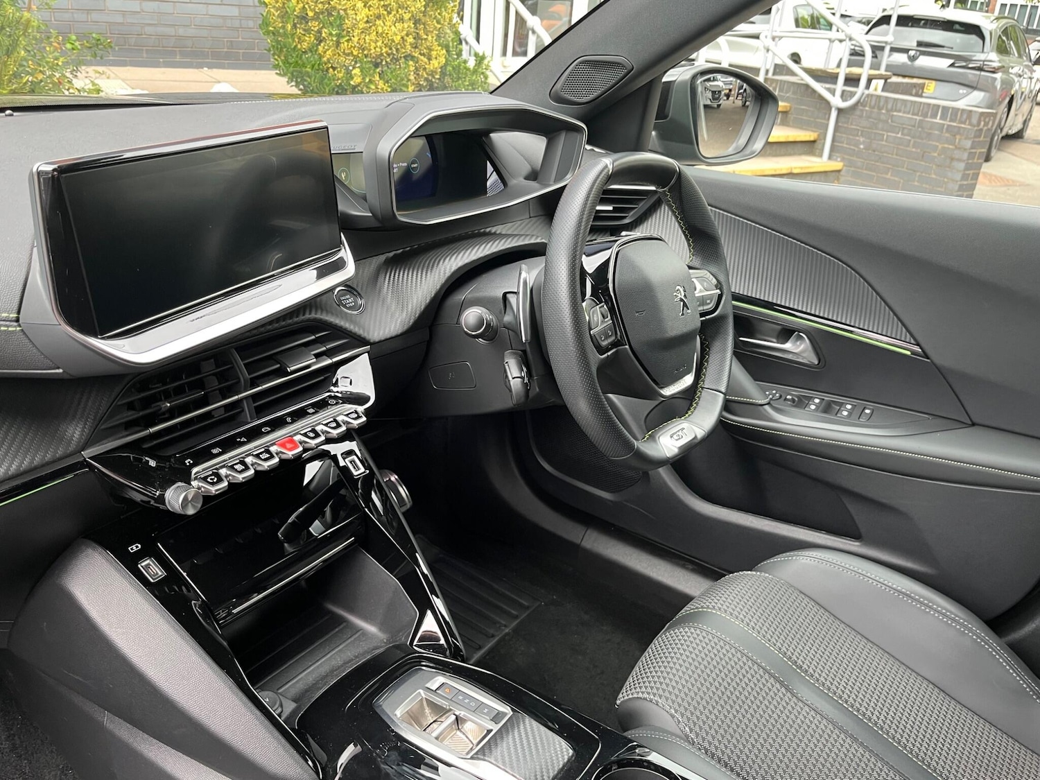 Used Peugeot 2008 2023 for sale - 76190046: Photo 3