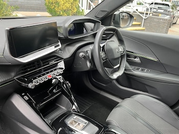 Used Peugeot 2008 2023 for sale - 76190046: Photo 3