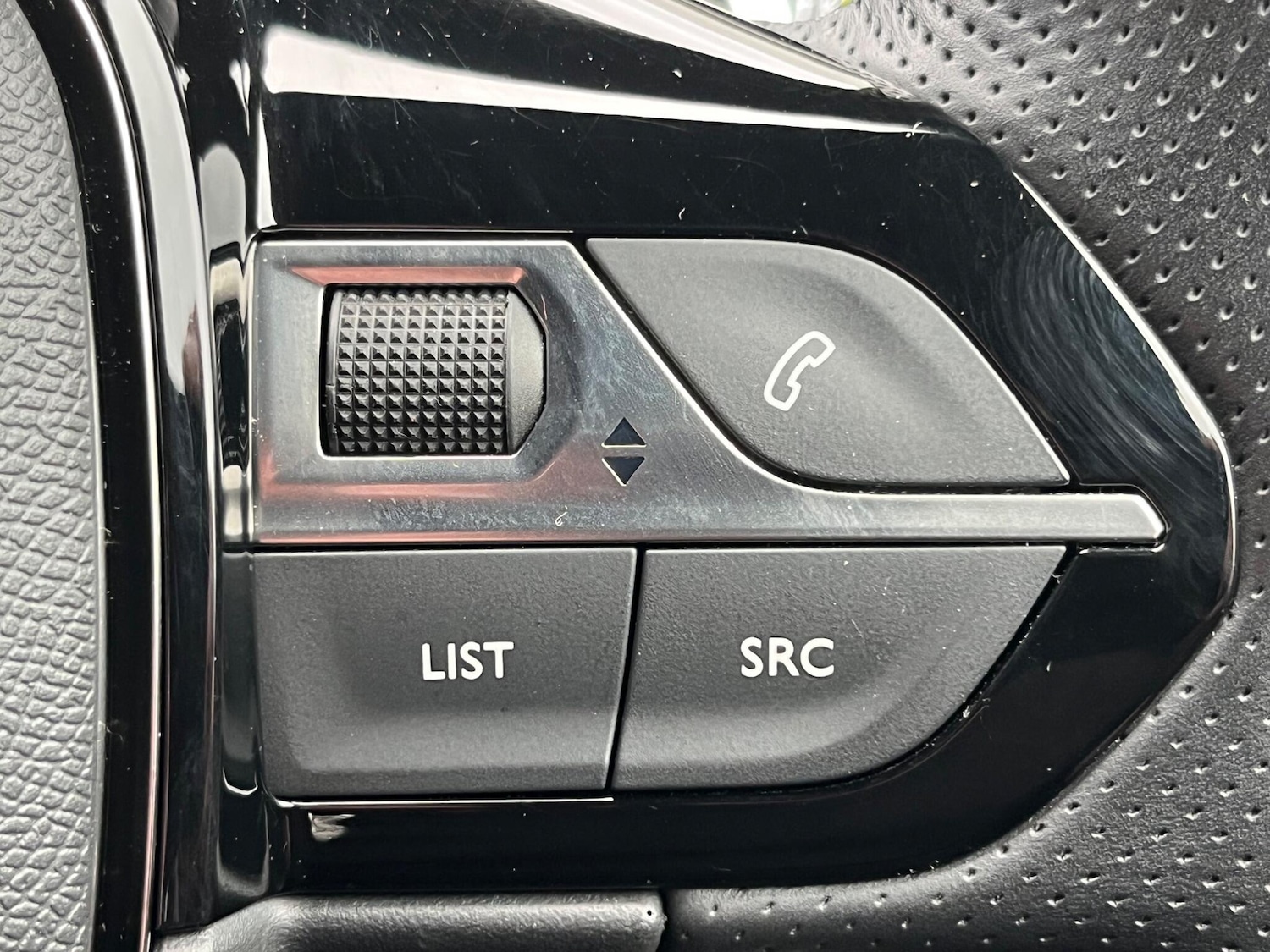 Used Peugeot 2008 2023 for sale - 76190046: Photo 61