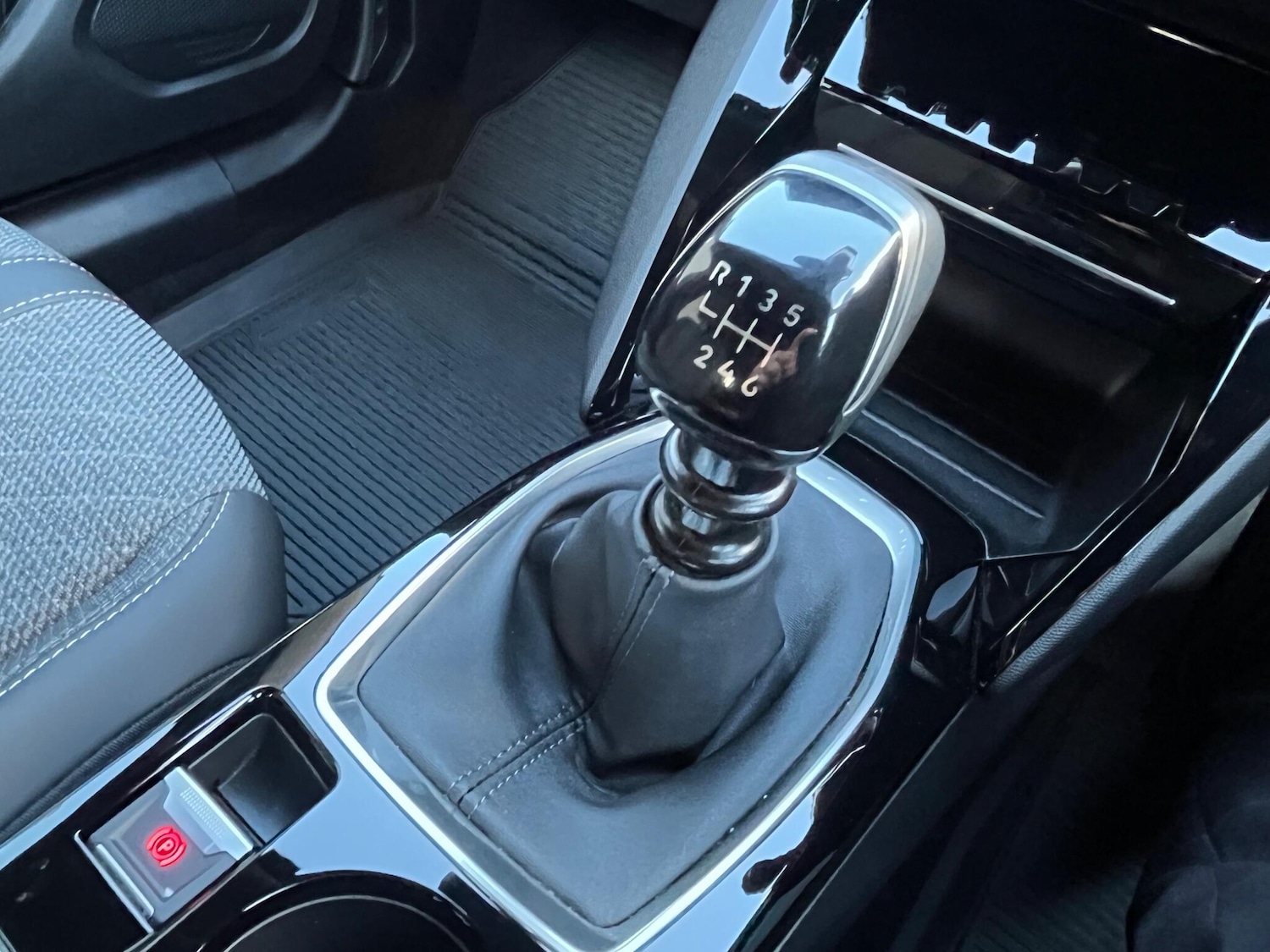 Used Peugeot 2008 2024 for sale - 76389028: Photo 44