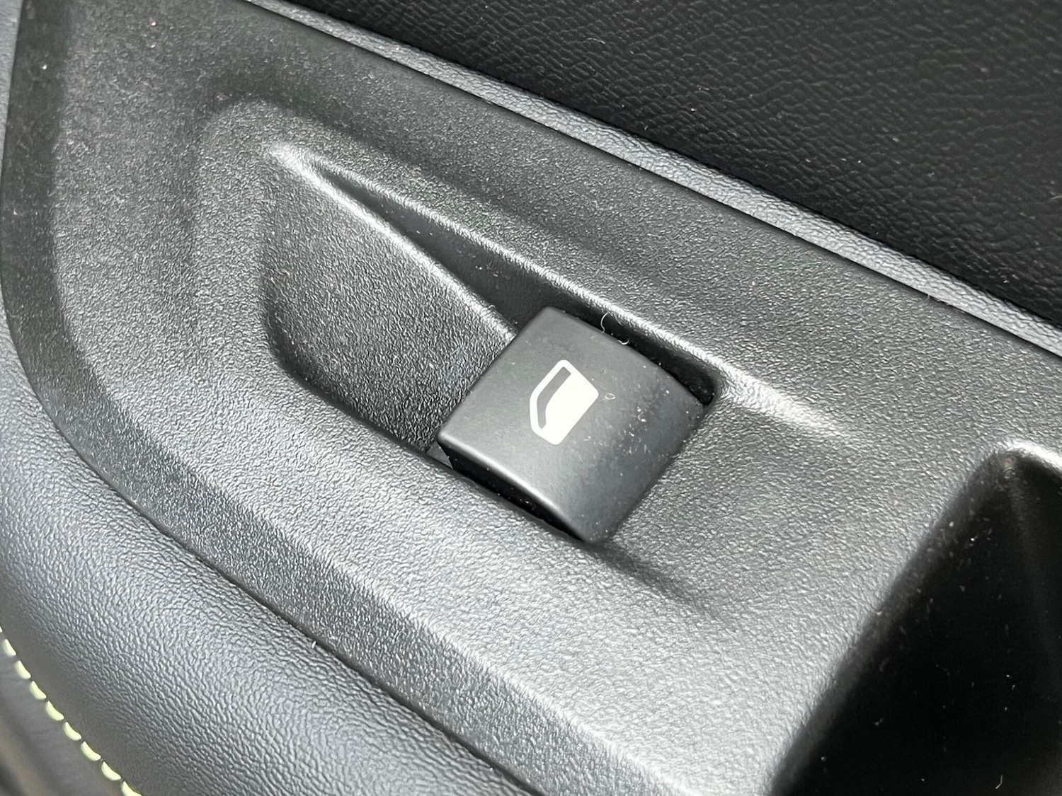 Used Peugeot 2008 2022 for sale - 76432825: Photo 28