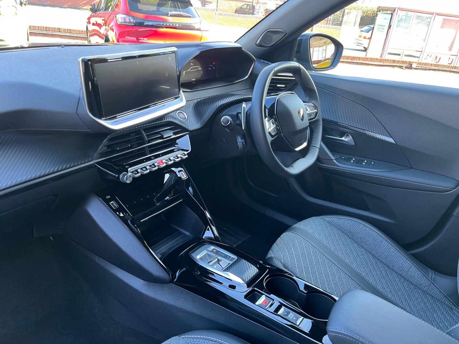 Used Peugeot 2008 2024 for sale - 76188859: Photo 3