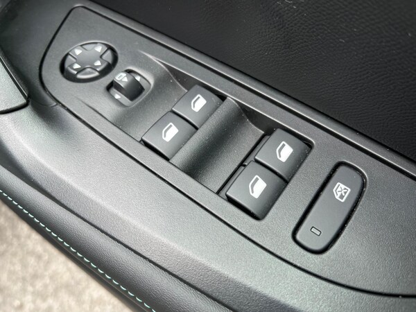 Used Peugeot 2008 2022 for sale - 76239917: Photo 28