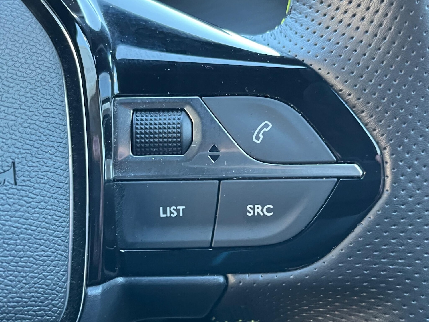 Used Peugeot 2008 2022 for sale - 76689301: Photo 62