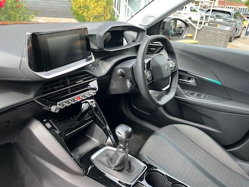 Used Peugeot 2008 2022 for sale - 76189614: Photo