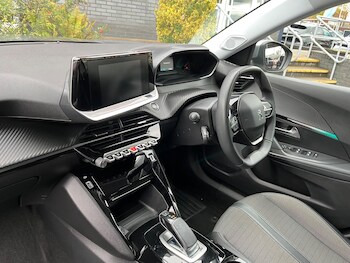 Used Peugeot E-2008 2021 for sale - 76728138: Photo