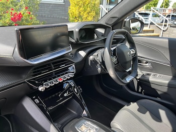Used Peugeot 2008 2023 for sale - 76189959: Photo 3